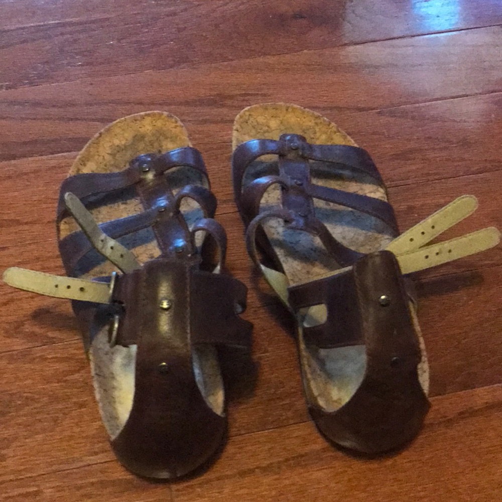 UGG SANDALS - Picture 2 of 3
